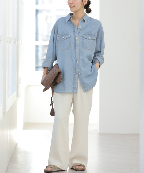 JOURNAL STANDARD relume(ジャーナルスタンダード レリューム)の「ライトデニムオーバーサイズシャツ(シャツ/ブラウス・レディース・サックスブルー/ブルー・FREE)」の3枚目の写真