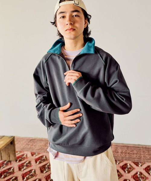 niko and...（ニコアンド）の「カラーダンボールハーフジッププルオーバー（Tシャツ/カットソー・メンズ・サンドグレー/ブラウン/チャコール・LARGE/MEDIUM）」の2枚目の写真