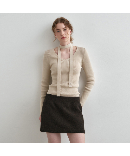 MONGDOL（モンドル）の「[マフラーSET] Vネックスリムリブニットトップ MDKT122_6 Colors（ニット/セーター・レディース・ベージュ/ブラック/アイボリー/ベビーピンク/クリーム/チャコールグレー・F）」の4枚目の写真