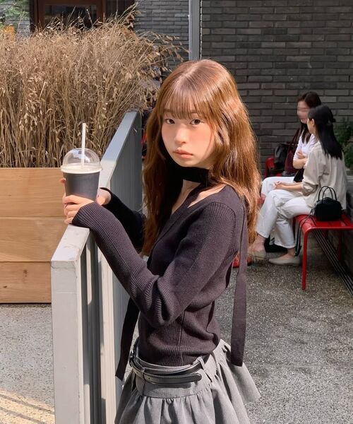 MONGDOL（モンドル）の「[マフラーSET] Vネックスリムリブニットトップ MDKT122_6 Colors（ニット/セーター・レディース・ベージュ/ブラック/アイボリー/ベビーピンク/クリーム/チャコールグレー・F）」の15枚目の写真