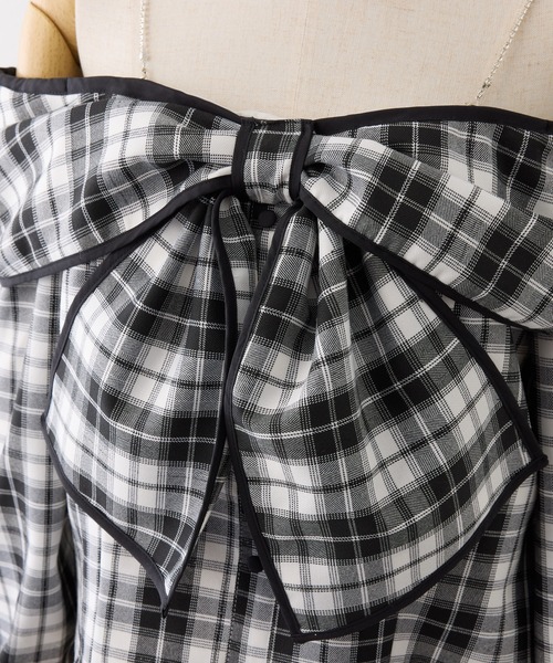 one after another NICE CLAUP（ワンアフターアナザーナイスクラップ）の「肩ビジューオフショルリボントップス（シャツ/ブラウス・レディース・ホワイト×ブラック/アイボリー/ピンク・FREE）」の6枚目の写真