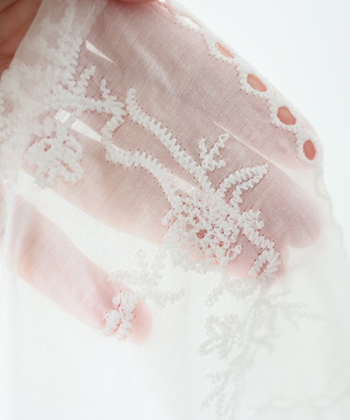 antiqua(アンティカ)の「刺繍レース シアーシャツ(シャツ/ブラウス・レディース・ホワイト/ブラック・ONESIZE)」の11枚目の写真