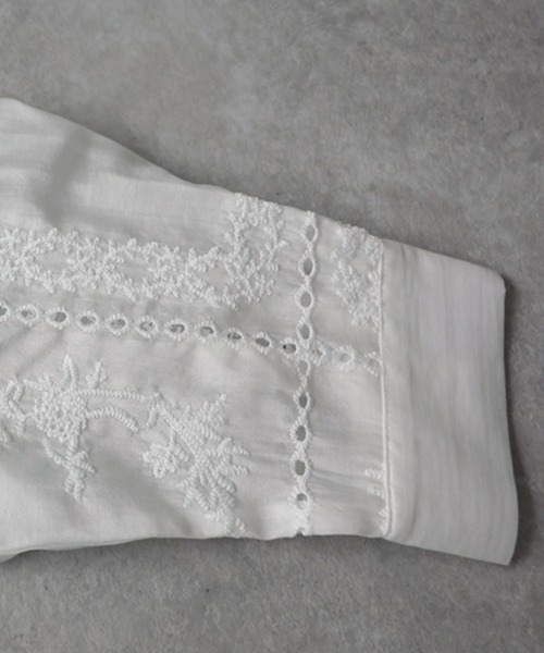 antiqua(アンティカ)の「刺繍レース シアーシャツ(シャツ/ブラウス・レディース・ホワイト/ブラック・ONESIZE)」の12枚目の写真