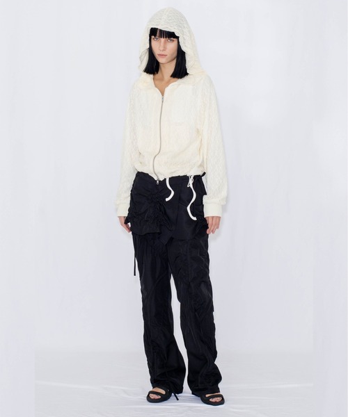 VIAVANDA(ヴィアヴァンダ)の「LACE DOUBLE ZIP HOODIE(パーカー・レディース・アイボリー/ブラック・FREE)」の7枚目の写真