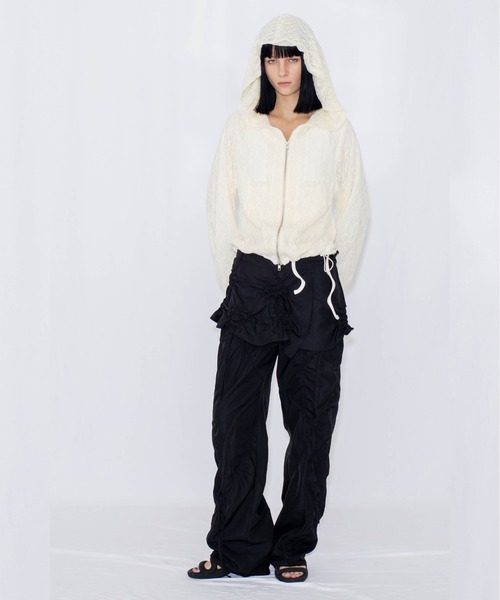 VIAVANDA(ヴィアヴァンダ)の「LACE DOUBLE ZIP HOODIE(パーカー・レディース・アイボリー/ブラック・FREE)」の8枚目の写真