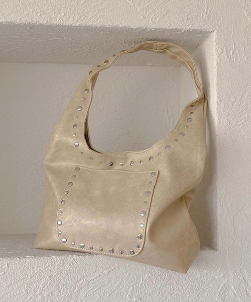 apres jour mignon（アプレジュールミニョン）の「【apresjour mignon×ARIAZ】スタッズデザインハンドバッグ（ハンドバッグ・レディース・アイボリー/ブラック/ダークブラウン・ONESIZE）」の2枚目の写真