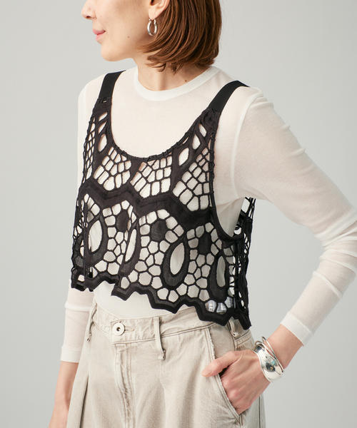 VERMEIL par iena（ヴェルメイユパーイエナ）の「MATOKAMATOKA マトカマトカ カットワークレースキャミ 3861401004（シャツ/ブラウス・レディース・ブラック・FREE）」の5枚目の写真