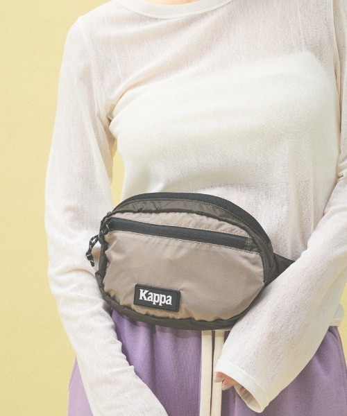 Kappa(カッパ)の「≪Kappa×and ST ウェルネスクラブ≫ヒップバッグ(ボディバッグ/ウエストポーチ・レディース・ブルー/ブラック/グリーン/ベージュ・FREE)」の9枚目の写真