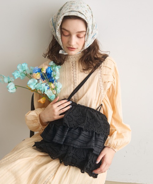 Crisp（クリスプ）の「フリルティアードトートバッグ（トートバッグ・レディース・ホワイト/ブラック・FREE）」の2枚目の写真