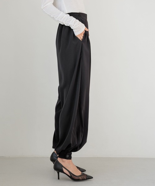 HEREIAM（ヘレイアム）の「【HEREIAM】ドレープバルーンパンツ（その他パンツ・レディース・カーキ系/ブラック・MEDIUM/SMALL）」の20枚目の写真