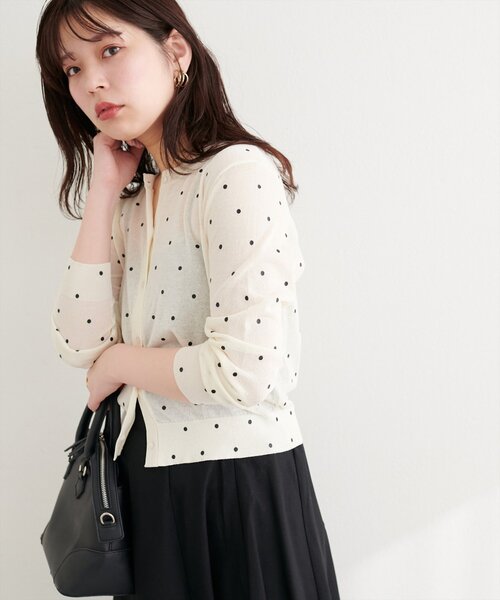 natural couture（ナチュラルクチュール）の「ドットシアーカーディガン（カーディガン/ボレロ・レディース・ベージュ/チャコールグレー/グレー/オフホワイト/ブラック・FREE）」の8枚目の写真