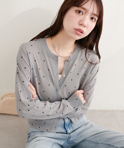 natural couture（ナチュラルクチュール）の「ドットシアーカーディガン（カーディガン/ボレロ・レディース・ベージュ/チャコールグレー/グレー/オフホワイト/ブラック・FREE）」の12枚目の写真