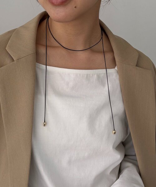 CAPRICIEUX LE'MAGE（カプリシューレマージュ）の「〈GOLDY/ゴールディ〉ドロップコードチョーカー（ネックレス・レディース・ブラック/ブラウン・FREE）」の4枚目の写真