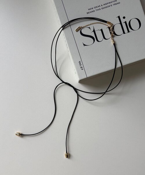 CAPRICIEUX LE'MAGE（カプリシューレマージュ）の「〈GOLDY/ゴールディ〉ドロップコードチョーカー（ネックレス・レディース・ブラック/ブラウン・FREE）」の5枚目の写真
