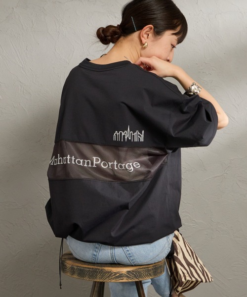 Manhattan Portage（マンハッタンポーテージ）の「【WEB先行予約】[MANHATTAN PORTAGE/マンハッタンポーテージ] 別注 メッシュ切替 バックプリントTシャツ（Tシャツ/カットソー・レディース・ライトベージュ/ブラック/ホワイト・XL/L/M）」の2枚目の写真