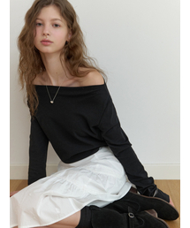 Dona off shoulder t-shirt (black)