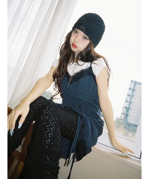 jouetie(ジュエティ)の「【MINAMI×jouetie】シャーリングキャミワンピース(ワンピース・レディース・ブルー/ブラック/ブラウン・MEDIUM)」の3枚目の写真