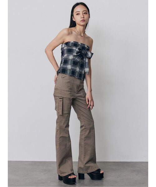 MURUA(ムルーア)の「フレアカーゴパンツ 夏服(カーゴパンツ・レディース・グレー/ベージュ・2/1)」の7枚目の写真