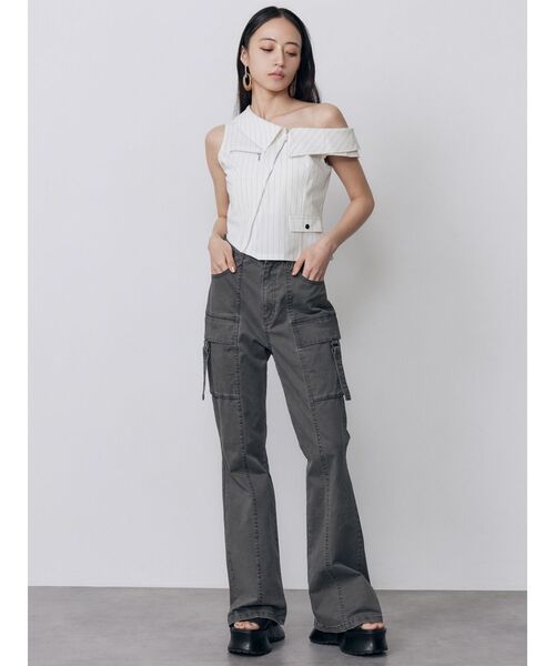 MURUA(ムルーア)の「フレアカーゴパンツ 夏服(カーゴパンツ・レディース・グレー/ベージュ・2/1)」の9枚目の写真