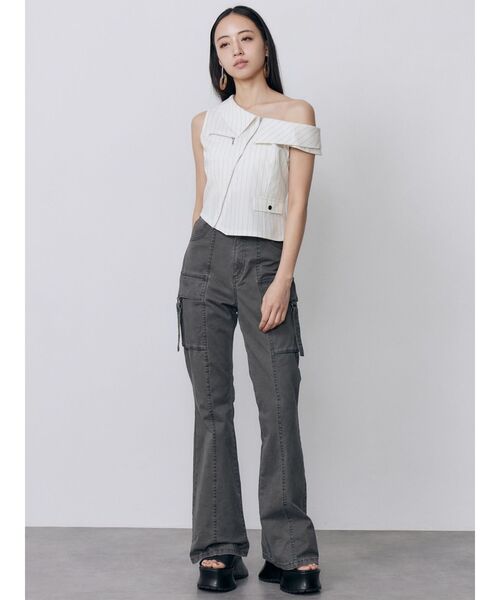 MURUA(ムルーア)の「フレアカーゴパンツ 夏服(カーゴパンツ・レディース・グレー/ベージュ・2/1)」の10枚目の写真