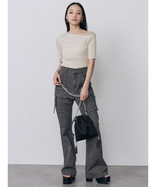 MURUA(ムルーア)の「フレアカーゴパンツ 夏服(カーゴパンツ・レディース・グレー/ベージュ・2/1)」の19枚目の写真