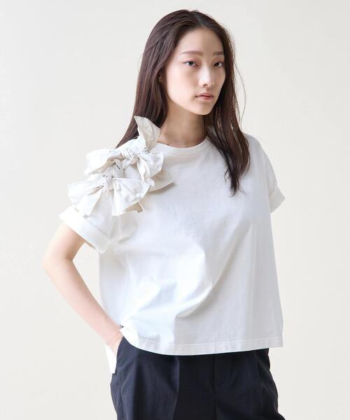 Tiara(ティアラ)の「ショルダーリボンTシャツ(Tシャツ/カットソー・レディース・ブラック/ホワイト×ブラック/ホワイト・FREE)」の1枚目の写真