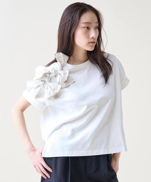 Tiara(ティアラ)の「ショルダーリボンTシャツ(Tシャツ/カットソー・レディース・ブラック/ホワイト×ブラック/ホワイト・FREE)」の4枚目の写真