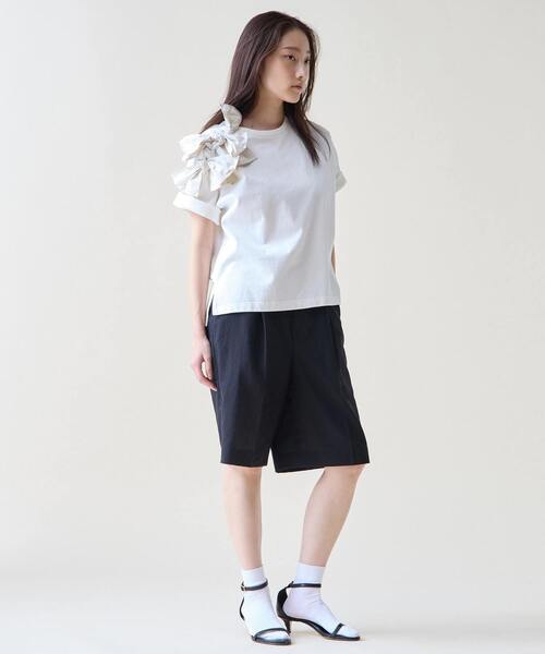 Tiara(ティアラ)の「ショルダーリボンTシャツ(Tシャツ/カットソー・レディース・ブラック/ホワイト×ブラック/ホワイト・FREE)」の7枚目の写真
