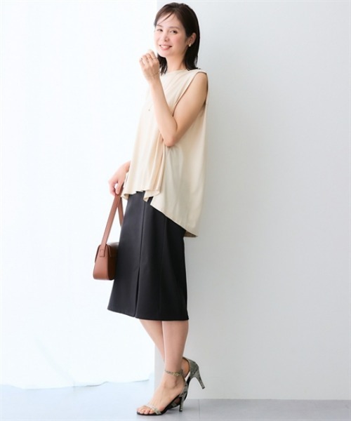 7days Life Styling(セブンデイズライフスタイリング)の「【接触冷感】シルケット加工サイドスリットフレンチスリーブトップス(Tシャツ/カットソー・レディース・ネイビー/ブルーグレー/オフホワイト/チャコール/ライトベージュ・LL/L/M/S/3L)」の7枚目の写真