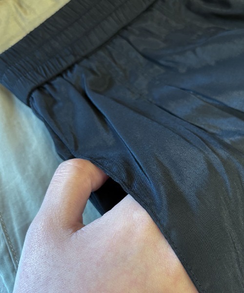 aquagarage(アクアガレージ)の「サテンギャザータックワイドパンツ(その他パンツ・レディース・ブラック/ベージュ・L/M/L1/M1/L2/M2)」の16枚目の写真
