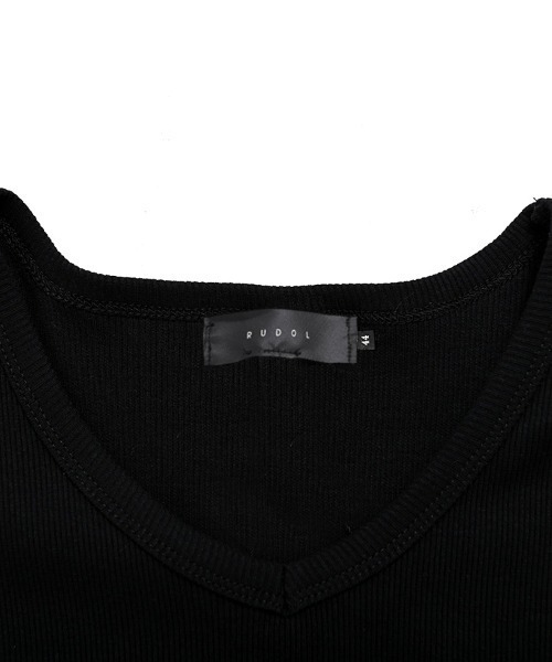 RUDOL(ルドル)の「『RUDOL/ルドル』ワンポイント刺繍テレコVネックTEE(Tシャツ/カットソー・メンズ・ブラック/ホワイト・L/M)」の4枚目の写真