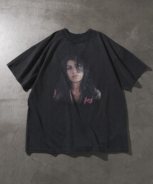 【EXCLUSIVE】 Amy Winehouse / エイミー・ワインハウス グラフィッククルーネックTシャツ