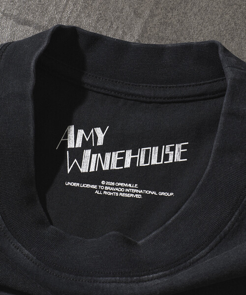 FREAK'S STORE(フリークスストア)の「【EXCLUSIVE】 Amy Winehouse / エイミー・ワインハウス グラフィッククルーネックTシャツ(Tシャツ/カットソー・メンズ・ブラック・MEDIUM/LARGE/X-LARGE)」の3枚目の写真
