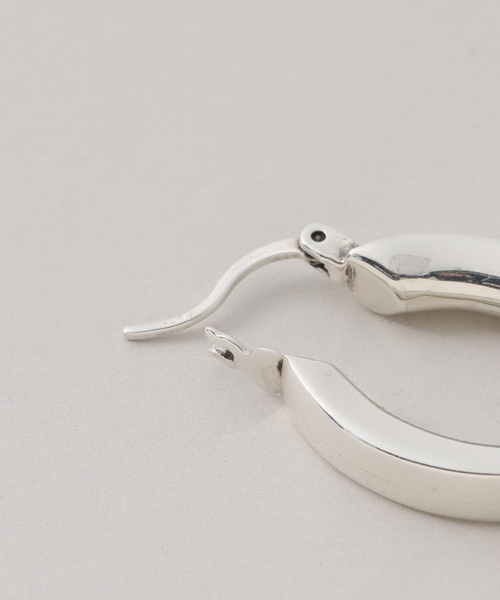 lavera(ラヴェーラ)の「Laver ラバー OVAL ピアス 26SSER02(ピアス(両耳用)・レディース・シルバー・FREE)」の6枚目の写真