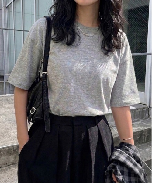 lulufa(ルルファ)の「ベーシック デイリー 半袖Tシャツ(Tシャツ/カットソー・レディース・グレー/ライトグリーン/ライトブルー/ブラック/オフホワイト・MEDIUM/SMALL)」の4枚目の写真