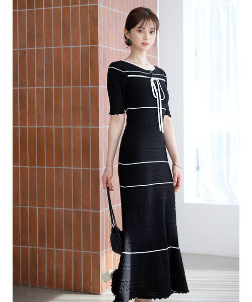 SNIDEL(スナイデル)の「クロシェライクロングニットワンピース(ワンピース・レディース・ブラック/ブラウン/ホワイト・F)」の3枚目の写真