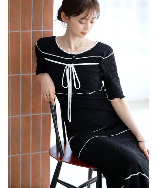 SNIDEL(スナイデル)の「クロシェライクロングニットワンピース(ワンピース・レディース・ブラック/ブラウン/ホワイト・F)」の4枚目の写真