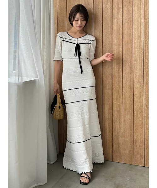 SNIDEL(スナイデル)の「クロシェライクロングニットワンピース(ワンピース・レディース・ブラック/ブラウン/ホワイト・F)」の2枚目の写真