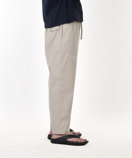 AOG PROJECT(エイオージープロジェクト)の「ライトベーシックテーパードパンツ(ベージュ)(スラックス・メンズ・ベージュ・LARGE/X-LARGE)」の2枚目の写真