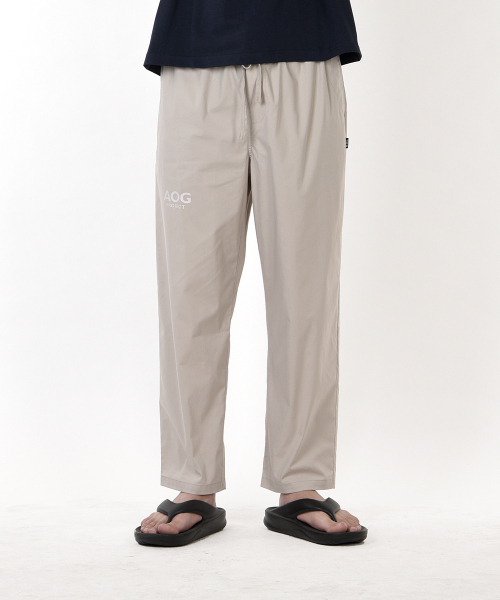 AOG PROJECT(エイオージープロジェクト)の「ライトベーシックテーパードパンツ(ベージュ)(スラックス・メンズ・ベージュ・LARGE/X-LARGE)」の4枚目の写真