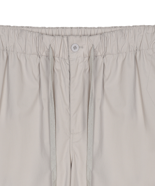 AOG PROJECT(エイオージープロジェクト)の「ライトベーシックテーパードパンツ(ベージュ)(スラックス・メンズ・ベージュ・LARGE/X-LARGE)」の9枚目の写真