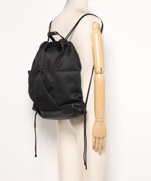 ADAM PATEK(アダムパテック)の「【RS】【ADAM PATEK】Leather trimmed mesh drawstring bag(バックパック/リュック・メンズ・ブラック・FREE)」の12枚目の写真