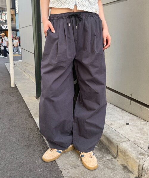 w closet(ダブルクローゼット)の「イージーギャザーPT(その他パンツ・レディース・ピンク/ネイビー/オフホワイト・MEDIUM/SMALL)」の9枚目の写真
