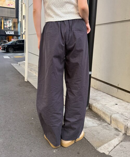 w closet(ダブルクローゼット)の「イージーギャザーPT(その他パンツ・レディース・ピンク/ネイビー/オフホワイト・MEDIUM/SMALL)」の11枚目の写真