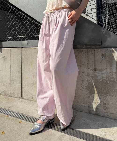 w closet(ダブルクローゼット)の「イージーギャザーPT(その他パンツ・レディース・ピンク/ネイビー/オフホワイト・MEDIUM/SMALL)」の13枚目の写真