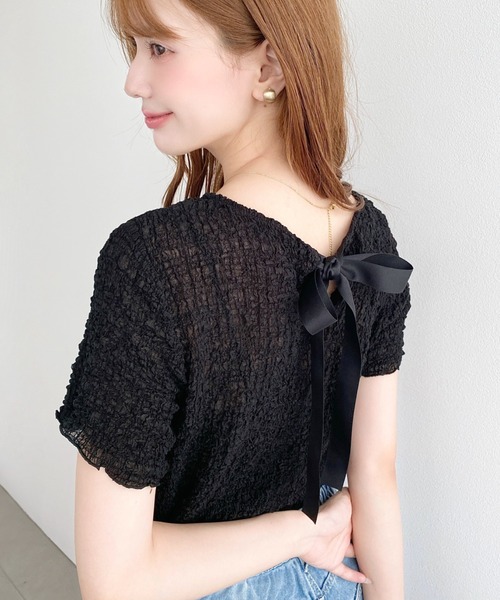 moment+(モーメントプラス)の「バックリボンシアーシャーリングジャガードトップス(シャツ/ブラウス・レディース・オフホワイト/イエロー/ブルー/ブラック・M)」の2枚目の写真