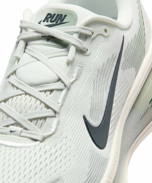 NIKE(ナイキ)の「ナイキ ボメロ 18 メンズ ロード ランニングシューズ / Nike Vomero 18 Men's Road Running Shoes HM6803-020 Spruce Aura(スニーカー・メンズ・グリーン系その他・24.5/25.5/25/28.5/28/27.5/27/26.5/26/24/29.5/29)」の3枚目の写真