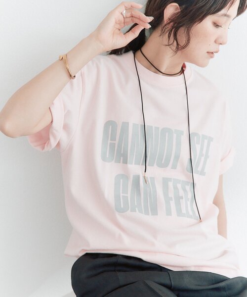 RIVE DROITE(リヴドロワ)の「予約【A・MONN】【綿100%/洗濯機洗い可】feelロゴTee(Tシャツ/カットソー・レディース・ピンク/オフホワイト/チャコールグレー・FREE)」の3枚目の写真