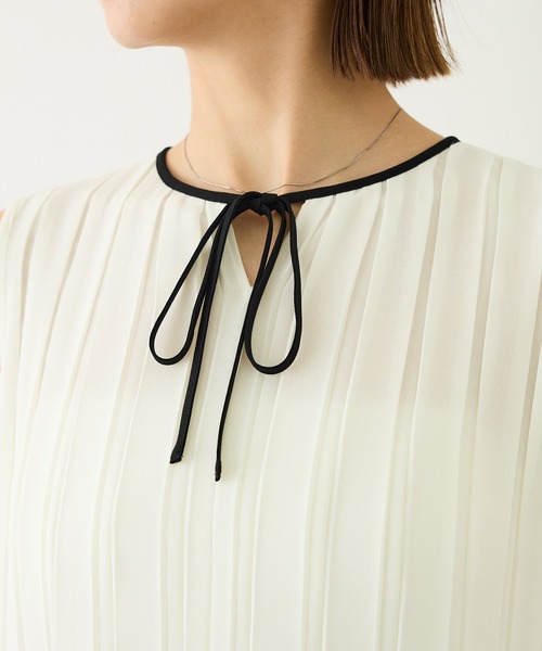 ROPE'（ロペ）の「梨地ジョーゼットプリーツブラウス/セットアップ対応（シャツ/ブラウス・レディース・ダークブラウン/ホワイト・FREE）」の11枚目の写真
