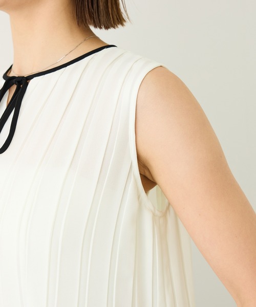 ROPE'（ロペ）の「梨地ジョーゼットプリーツブラウス/セットアップ対応（シャツ/ブラウス・レディース・ダークブラウン/ホワイト・FREE）」の12枚目の写真